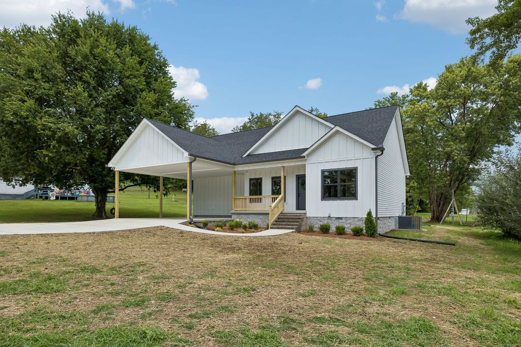 295 Meadow Dr, Gordonsville, TN 38563