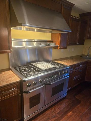14 Larch St, Carteret Boro, NJ 07008