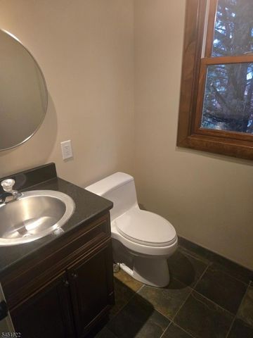 14 Larch St, Carteret Boro, NJ 07008