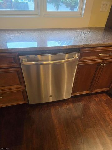 14 Larch St, Carteret Boro, NJ 07008