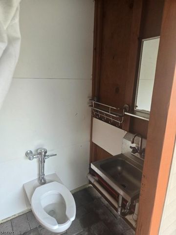 14 Larch St, Carteret Boro, NJ 07008