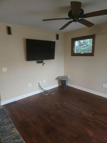 14 Larch St, Carteret Boro, NJ 07008