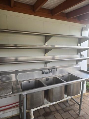 14 Larch St, Carteret Boro, NJ 07008