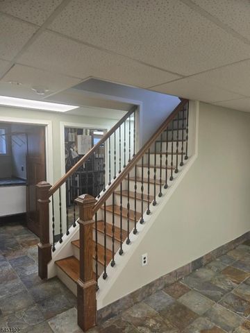 14 Larch St, Carteret Boro, NJ 07008