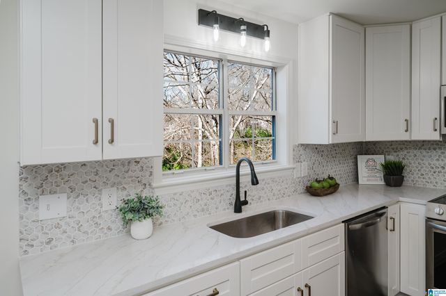 699 OLDE TOWNE CIRCLE, Alabaster, AL 35007