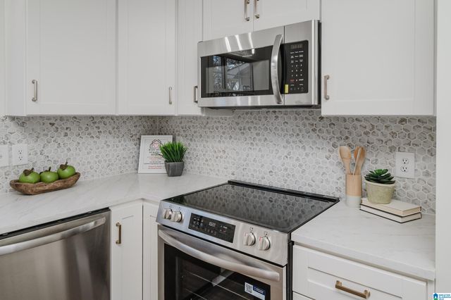 699 OLDE TOWNE CIRCLE, Alabaster, AL 35007