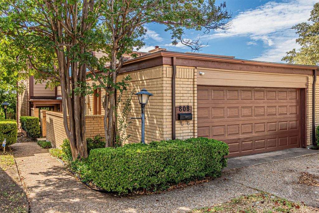 808 Heights Drive, Fort Worth, TX 76112 — exterior