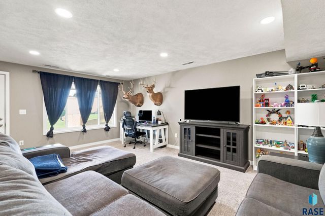 3901 N Longview Ave Avenue, Sioux Falls, SD 57107