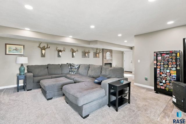 3901 N Longview Ave Avenue, Sioux Falls, SD 57107
