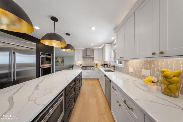34036 Jefferson Avenue, St Clair Shores, MI 48082