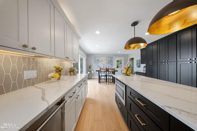 34036 Jefferson Avenue, St Clair Shores, MI 48082