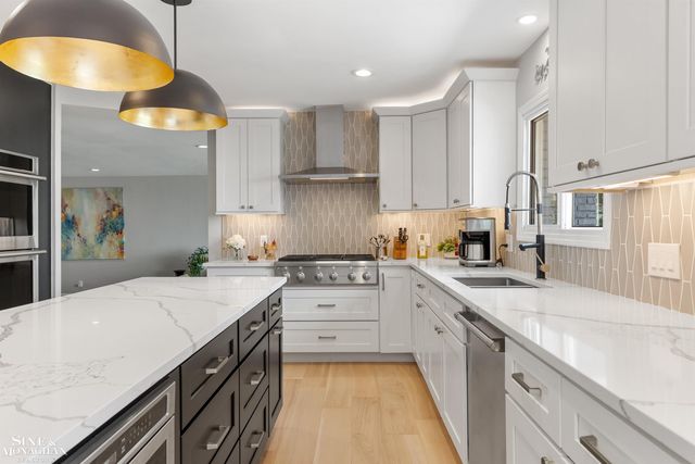 34036 Jefferson Avenue, St Clair Shores, MI 48082