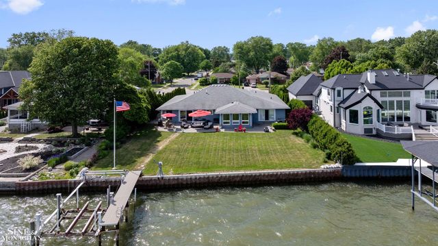34036 Jefferson Avenue, St Clair Shores, MI 48082