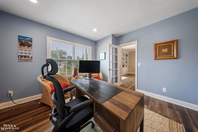34036 Jefferson Avenue, St Clair Shores, MI 48082