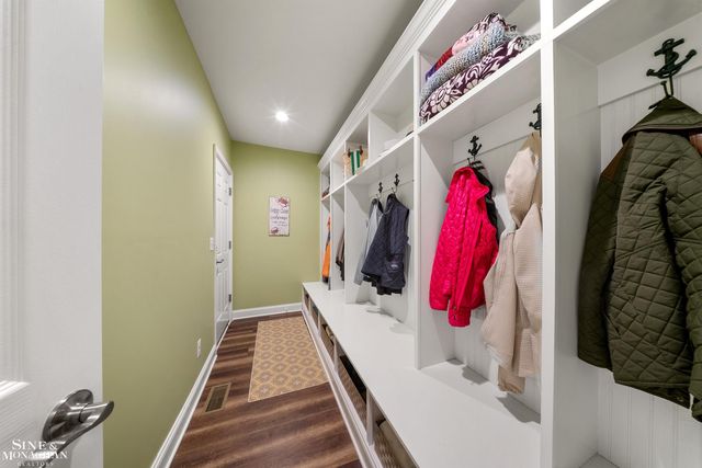 34036 Jefferson Avenue, St Clair Shores, MI 48082
