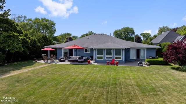 34036 Jefferson Avenue, St Clair Shores, MI 48082