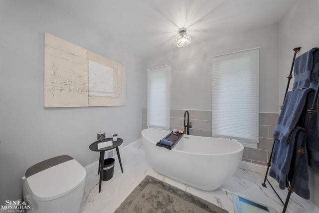 34036 Jefferson Avenue, St Clair Shores, MI 48082