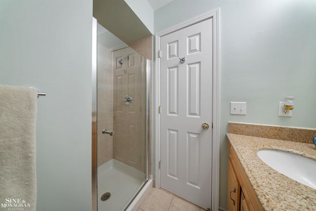 34036 Jefferson Avenue, St Clair Shores, MI 48082