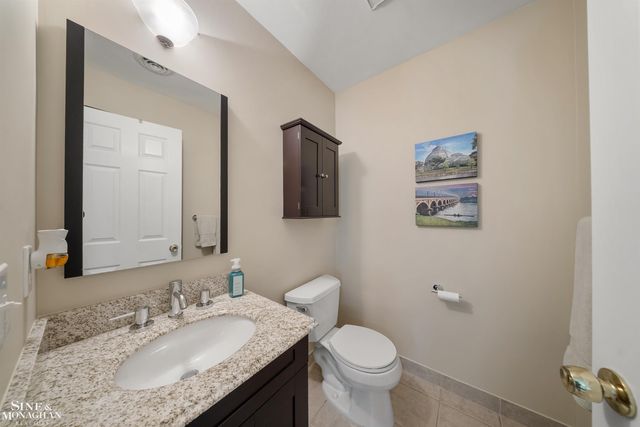 34036 Jefferson Avenue, St Clair Shores, MI 48082