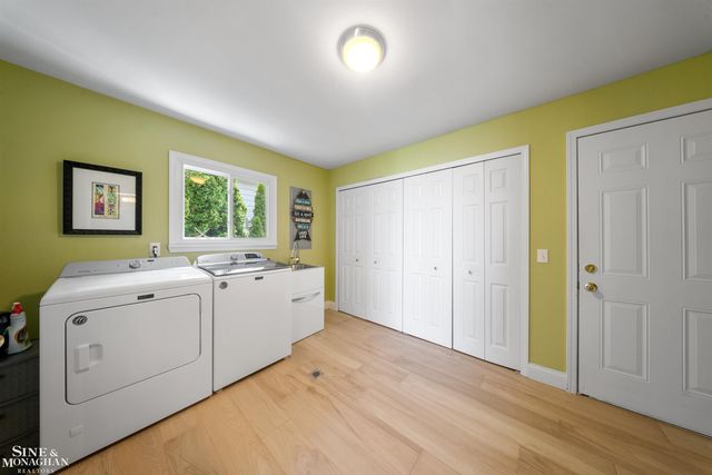 34036 Jefferson Avenue, St Clair Shores, MI 48082