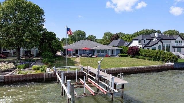 34036 Jefferson Avenue, St Clair Shores, MI 48082