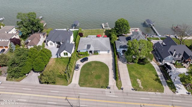 34036 Jefferson Avenue, St Clair Shores, MI 48082