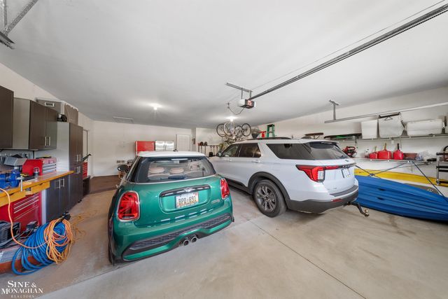 34036 Jefferson Avenue, St Clair Shores, MI 48082