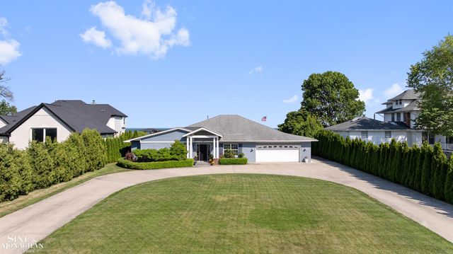 34036 Jefferson Avenue, St Clair Shores, MI 48082