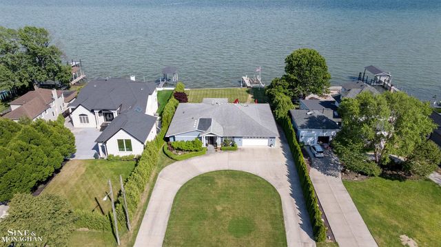 34036 Jefferson Avenue, St Clair Shores, MI 48082
