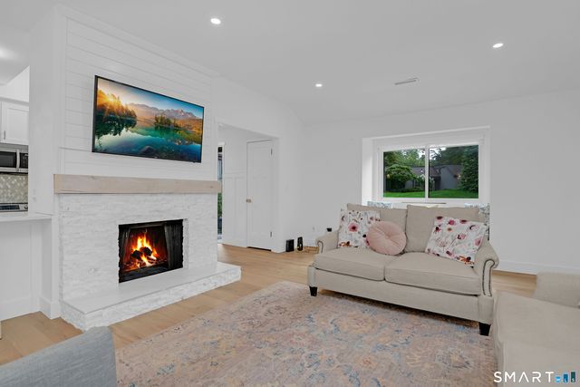 886 Heritage Village B, Southbury, CT 06488