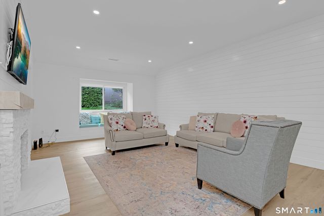 886 Heritage Village B, Southbury, CT 06488