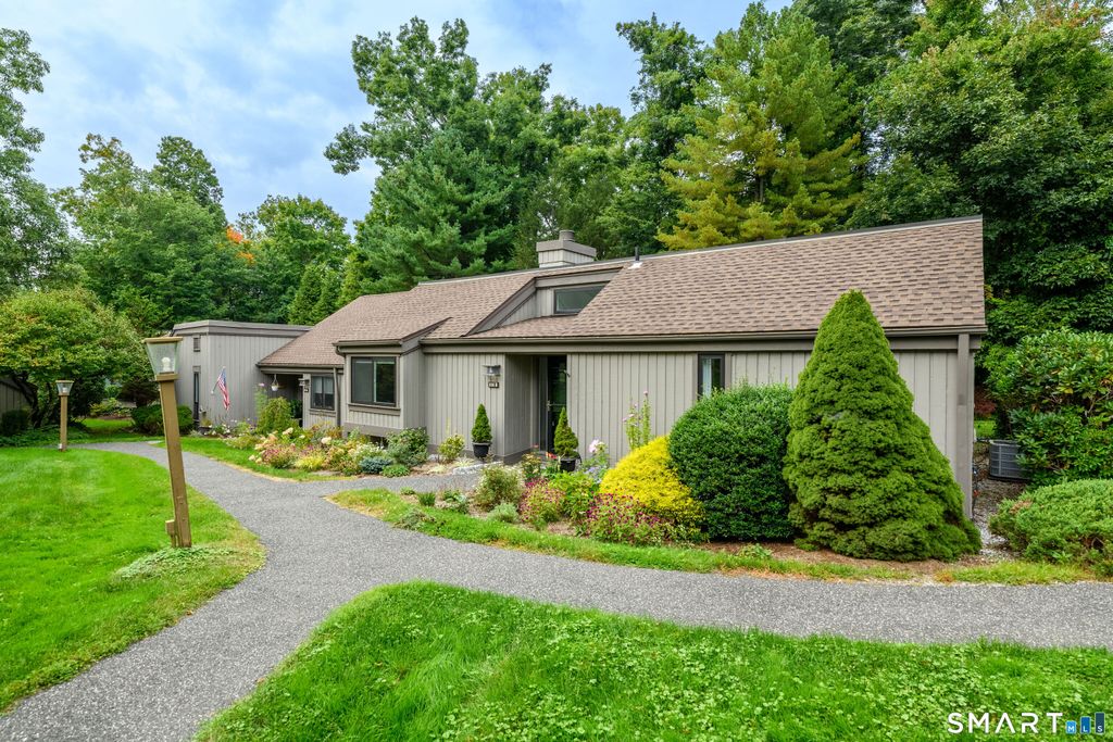 886 Heritage Village B, Southbury, CT 06488