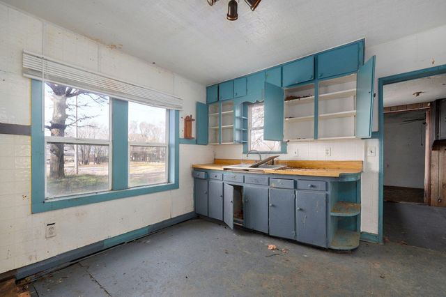 16658 South Highway K, Aurora, MO 65605