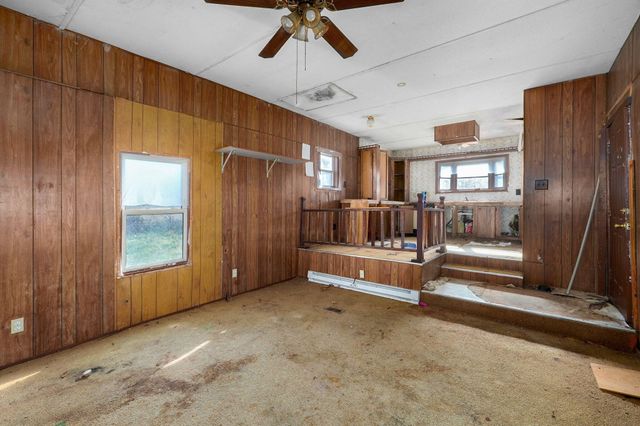 16658 South Highway K, Aurora, MO 65605
