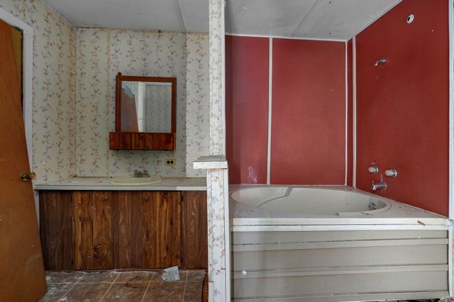 16658 South Highway K, Aurora, MO 65605