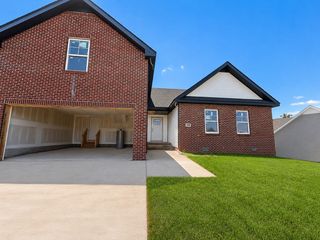 1240 Fossil Dr, Clarksville, TN 37040