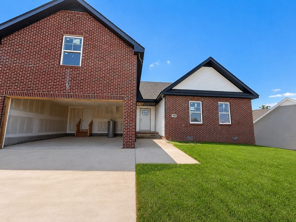 1240 Fossil Dr, Clarksville, TN 37040