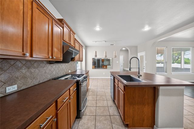 1833 Forsythe Drive, Savannah, TX 76227