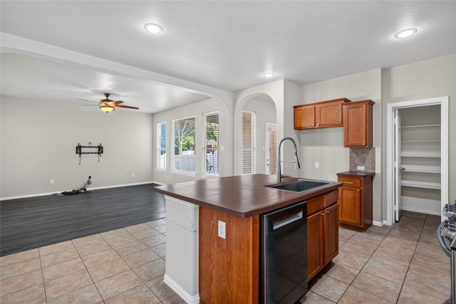1833 Forsythe Drive, Savannah, TX 76227