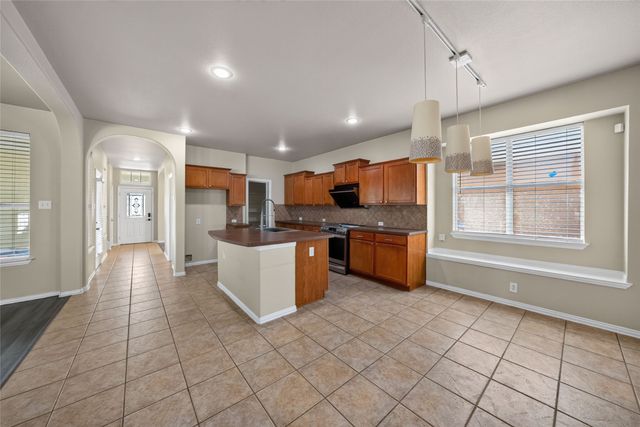 1833 Forsythe Drive, Savannah, TX 76227
