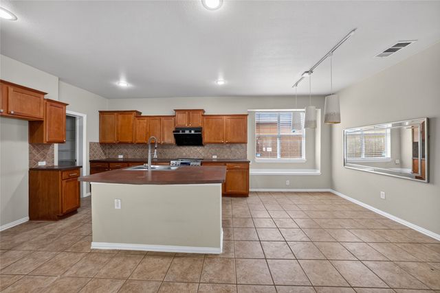 1833 Forsythe Drive, Savannah, TX 76227