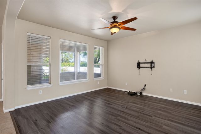 1833 Forsythe Drive, Savannah, TX 76227