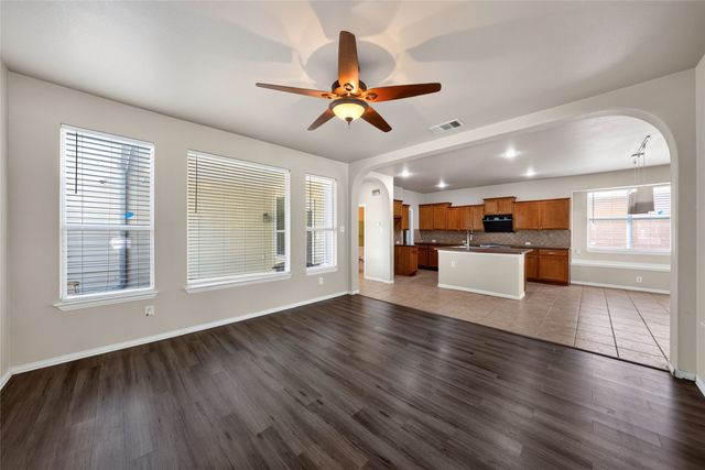1833 Forsythe Drive, Savannah, TX 76227
