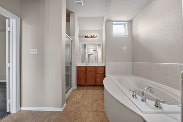 1833 Forsythe Drive, Savannah, TX 76227