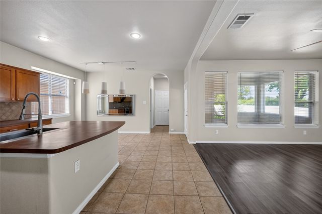 1833 Forsythe Drive, Savannah, TX 76227