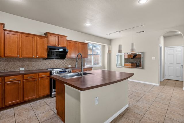 1833 Forsythe Drive, Savannah, TX 76227