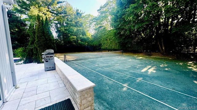 9 Plume Grass Way, Westhampton, NY 11977