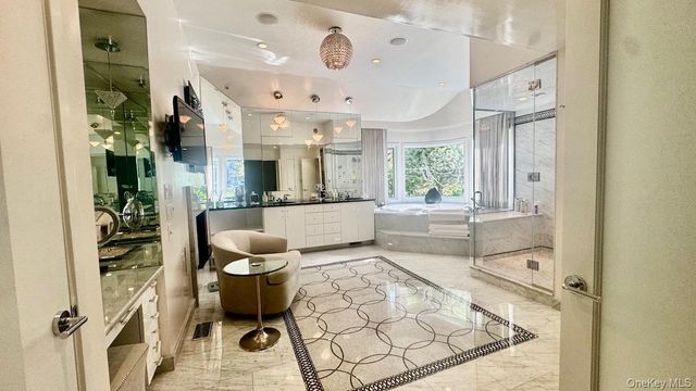 9 Plume Grass Way, Westhampton, NY 11977