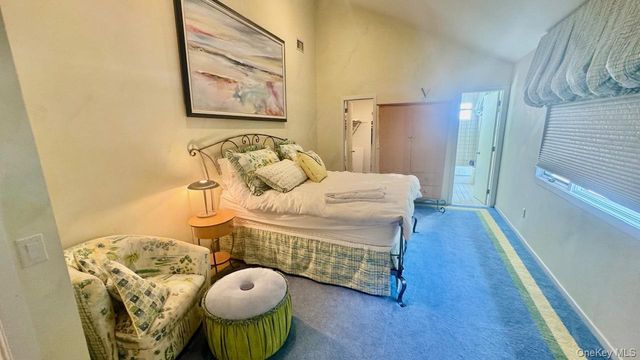 9 Plume Grass Way, Westhampton, NY 11977