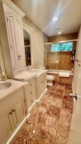 9 Plume Grass Way, Westhampton, NY 11977